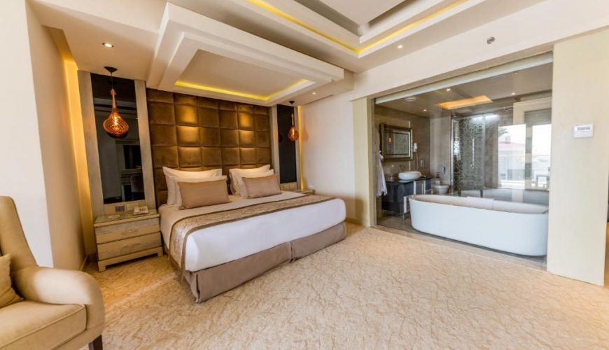 Double Deluxe Jacuzzi Room with Pool View